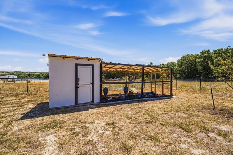 212 Dan Russell Bend, Weatherford TX 76087 - Photo 32