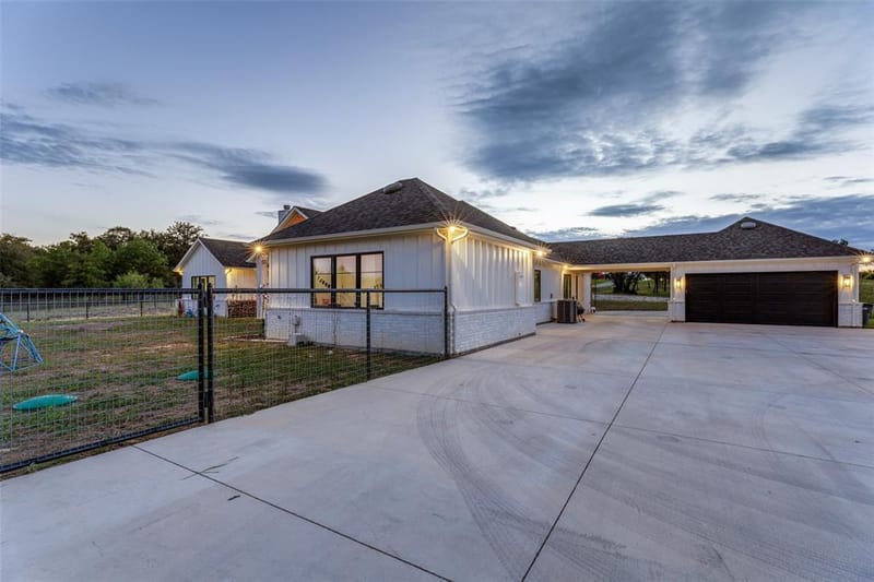212 Dan Russell Bend, Weatherford TX 76087 - Photo 28