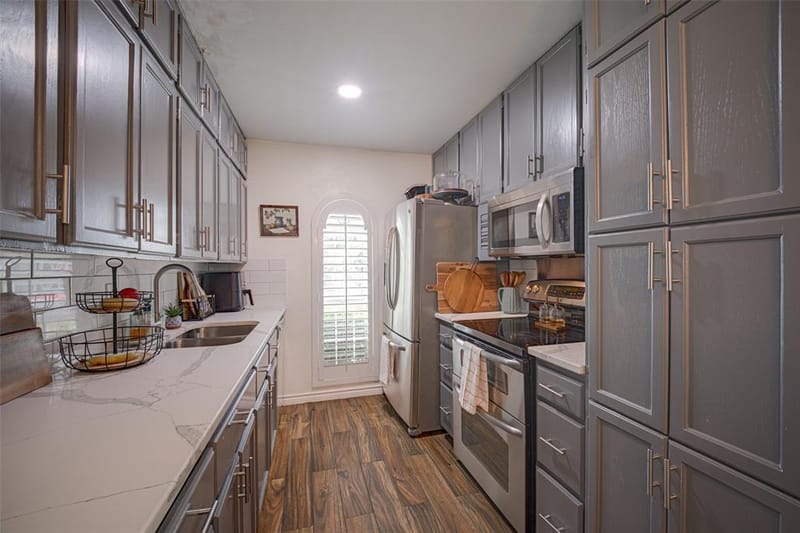 2916 Lockwood Drive, Carrollton TX 75007 - Photo 8