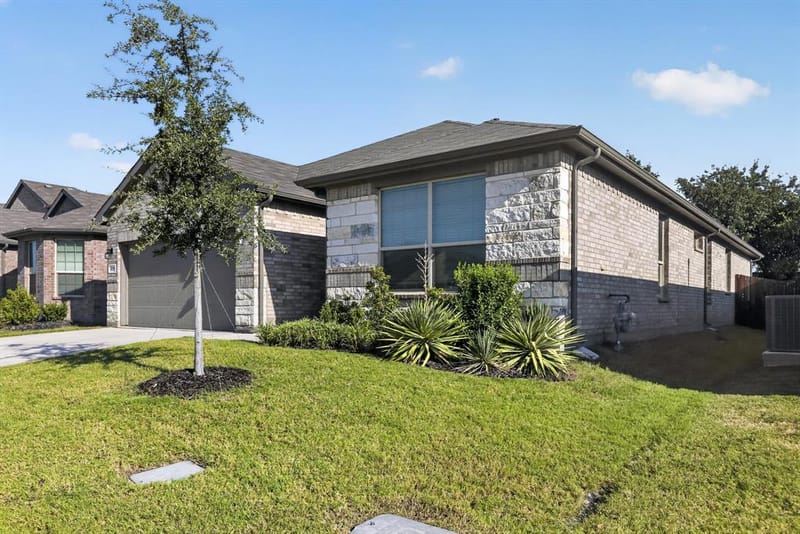 400 Dunmore Drive, Fort Worth TX 76052 - Photo 2