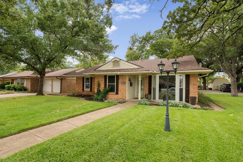 519 Staffordshire Drive, Irving TX 75061