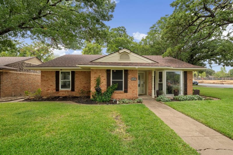 519 Staffordshire Drive, Irving TX 75061 - Photo 20