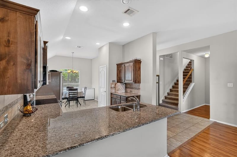 902 Mockingbird Lane, Glenn Heights TX 75154 - Photo 6