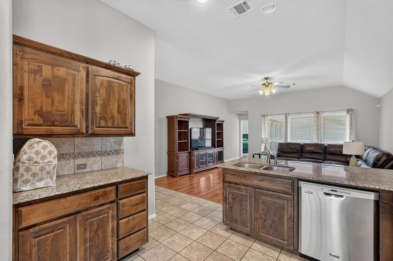 902 Mockingbird Lane, Glenn Heights TX 75154 - Photo 13