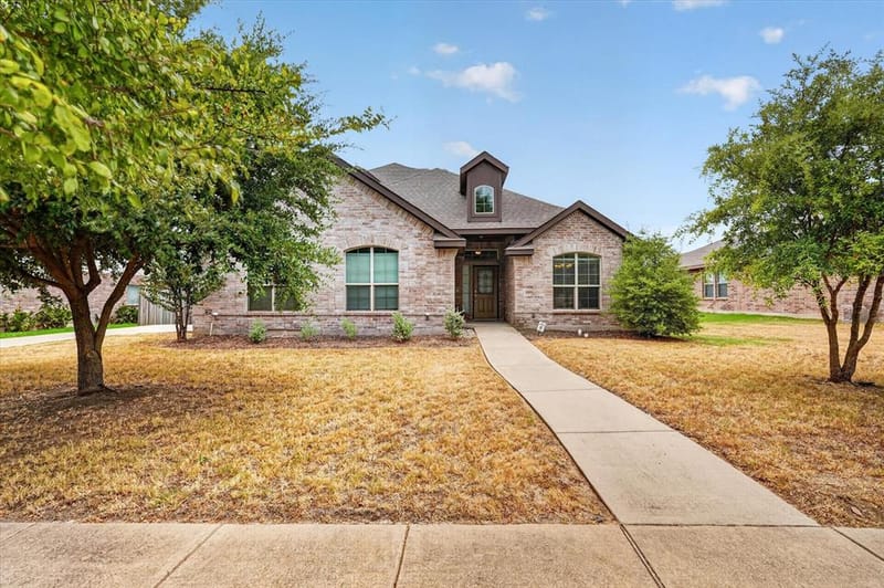 902 Mockingbird Lane, Glenn Heights TX 75154