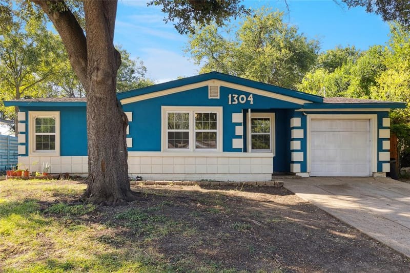 1304 E Lovers Lane, Arlington TX 76010