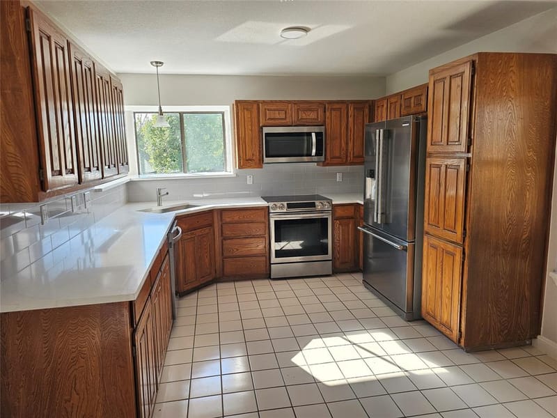 6300 Brownlee Lane, Arlington TX 76018 - Photo 6
