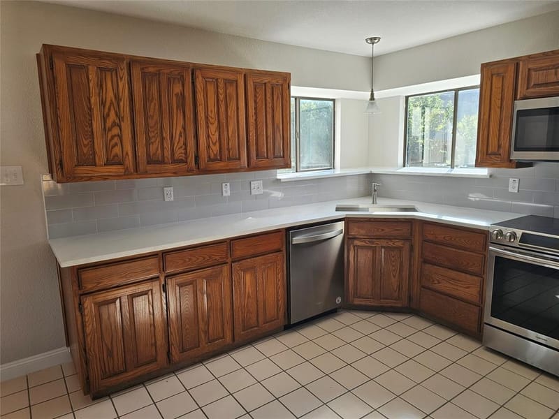 6300 Brownlee Lane, Arlington TX 76018 - Photo 7