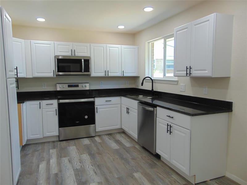 518 Vernet Street, Richardson TX 75080 - Photo 2