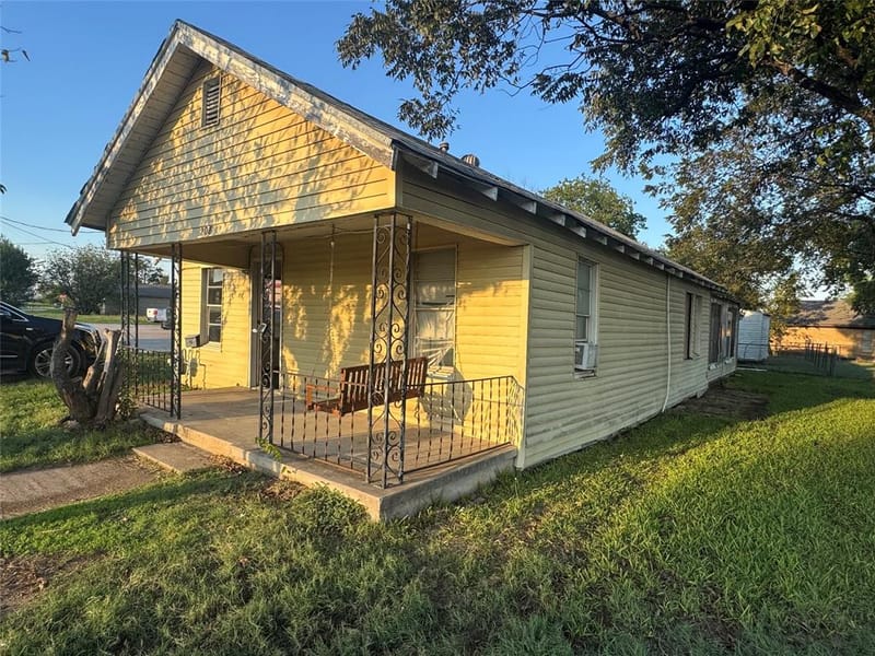 208 S Church Street, Elm Mott TX 76640 - Photo 2