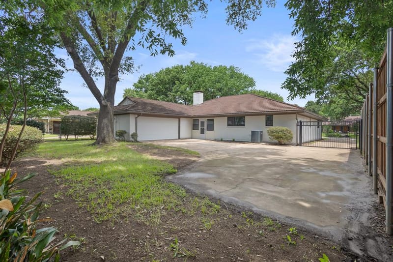 442 Hanover Lane, Irving TX 75062 - Photo 6