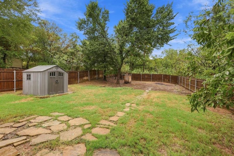 225 E Washington Street, Denison TX 75021 - Photo 32