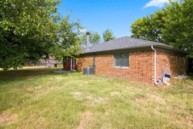 6400 Twin Spruce Court, Arlington TX 76018 - Photo 31