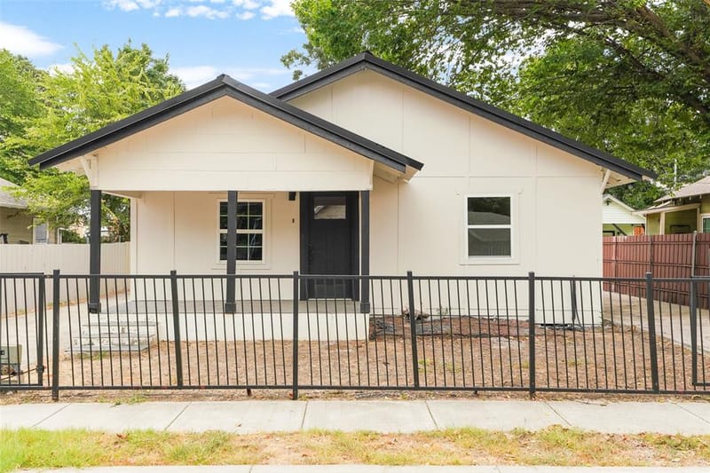 2520 Dell Street, Fort Worth TX 76111 - Photo 2