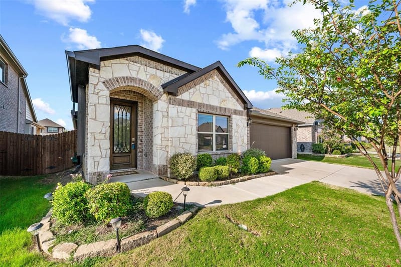 4425 Ridgehurst Lane, Fort Worth TX 76036 - Photo 2