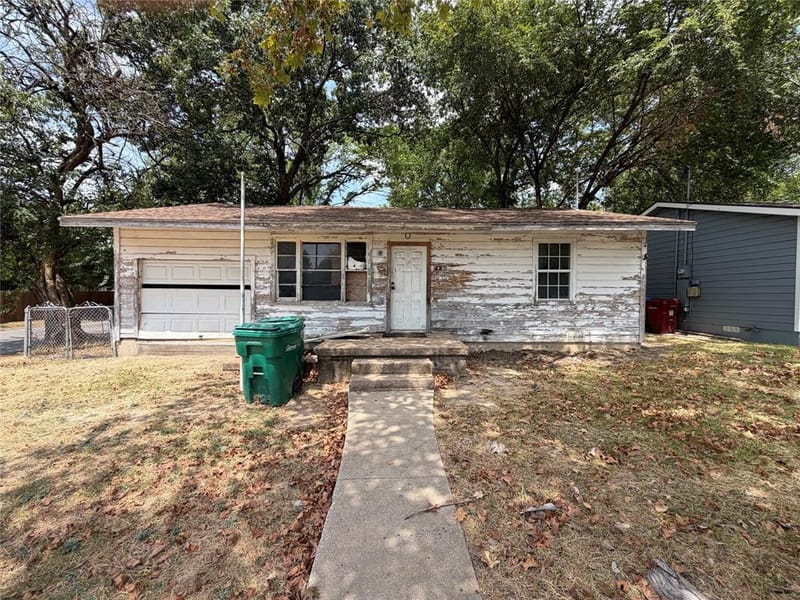 327 W Hester Street, Sherman TX 75090