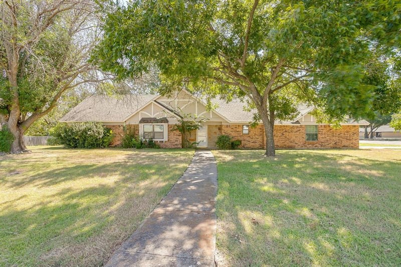 400 Mountain Valley Boulevard, Joshua TX 76058