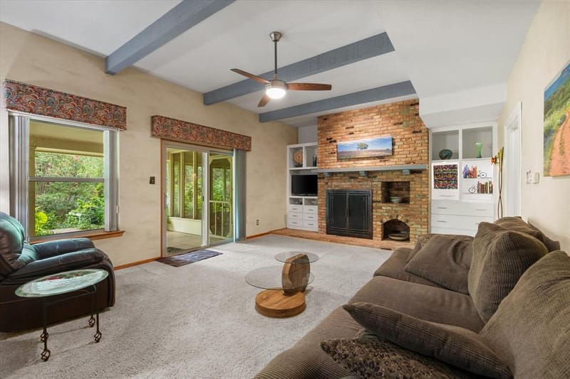 623 N Bowen Road, Arlington TX 76012 - Photo 5