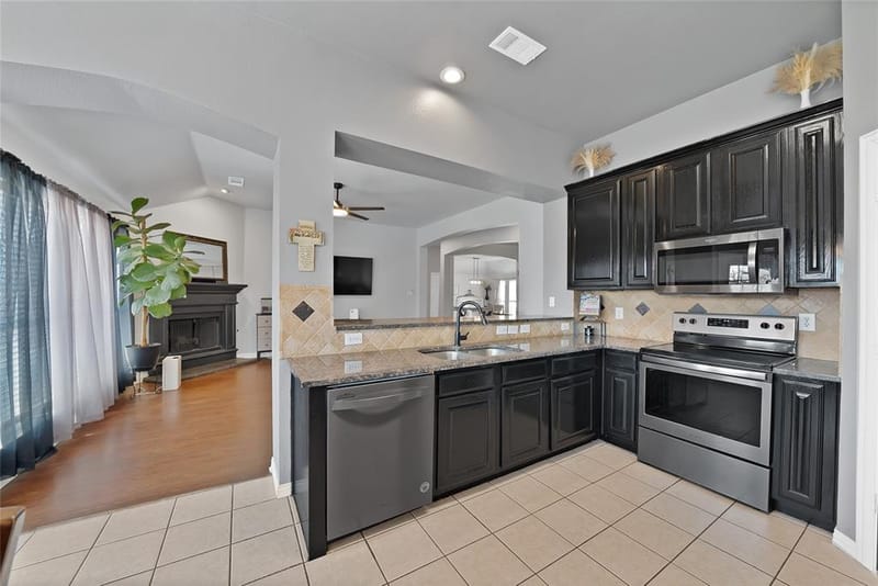 1800 Buena Vista Drive, Denton TX 76210 - Photo 4