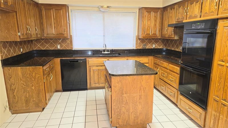 4401 Waycross Drive, Arlington TX 76016 - Photo 11