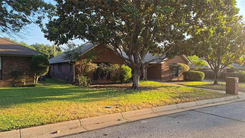 4401 Waycross Drive, Arlington TX 76016 - Photo 4