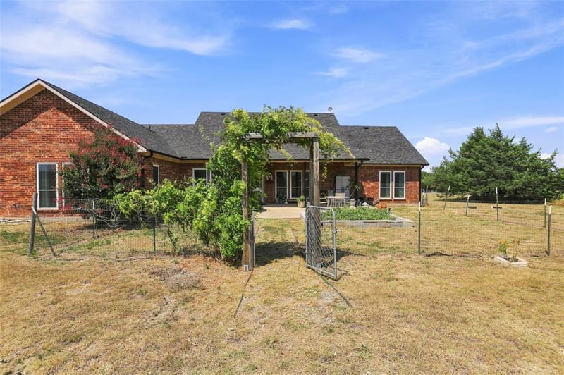 445 County Road 4444, Trenton TX 75490 - Photo 28