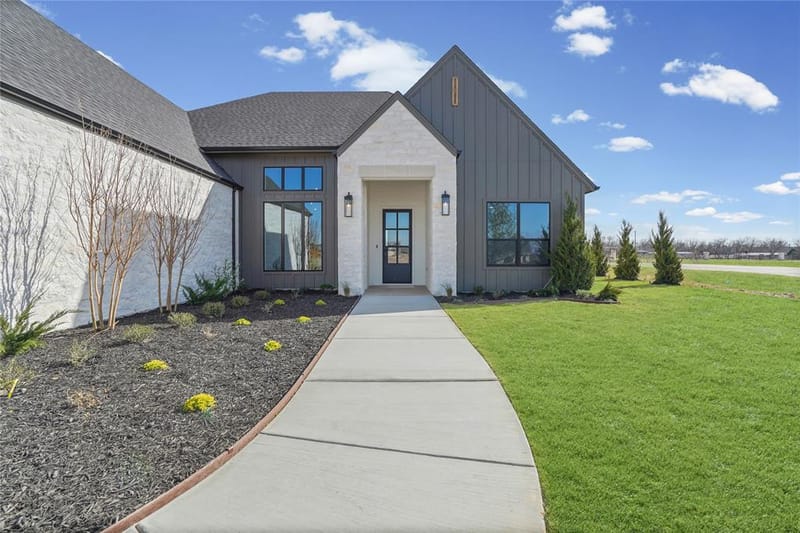1100 Beginnings Drive, Granbury TX 76049 - Photo 3