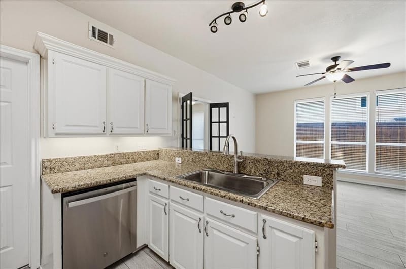 2203 Meadowstone Drive, Carrollton TX 75006 - Photo 12