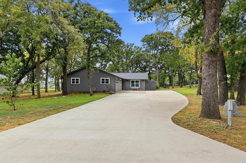 237 Cayuga Trail, Lake Kiowa TX 76240