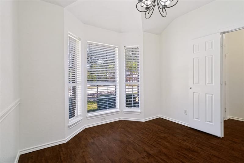 513 Creek Court, Lewisville TX 75067 - Photo 2