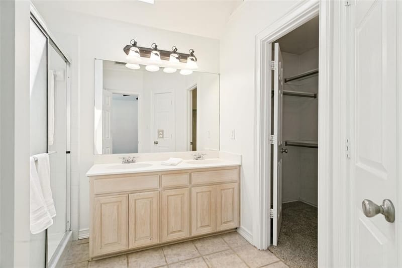 513 Creek Court, Lewisville TX 75067 - Photo 8