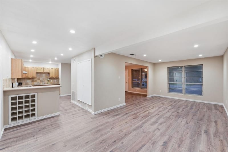 2633 Inadale Avenue, Dallas TX 75228 - Photo 3