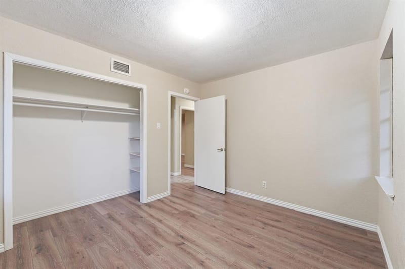 2633 Inadale Avenue, Dallas TX 75228 - Photo 8