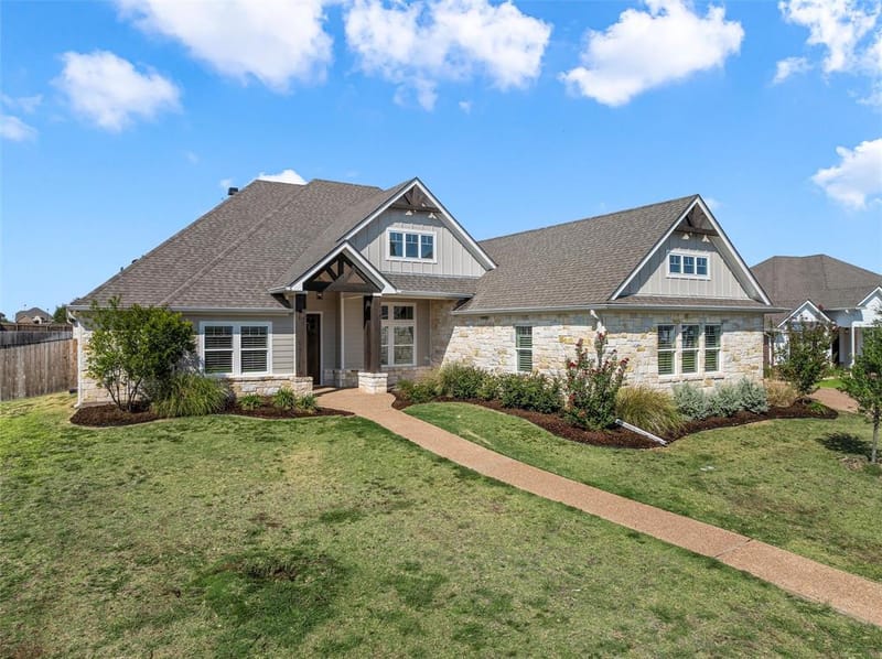 324 Stone Manor Drive, McGregor TX 76657 - Photo 3