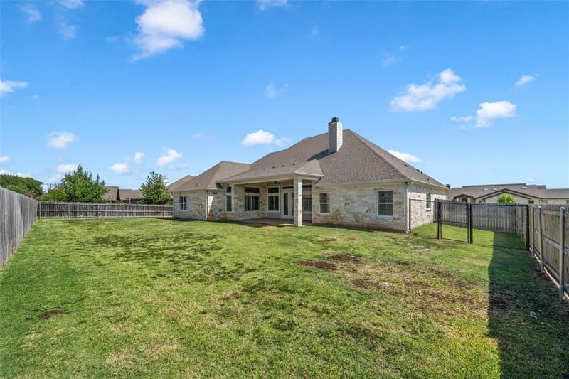 324 Stone Manor Drive, McGregor TX 76657 - Photo 36
