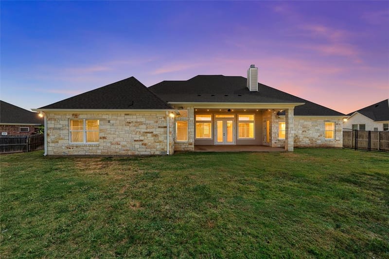324 Stone Manor Drive, McGregor TX 76657 - Photo 38