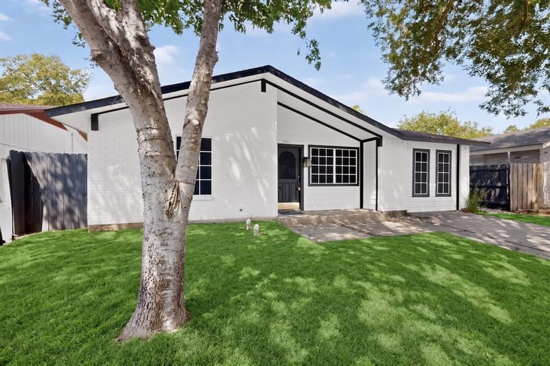 2441 Lakeshore Drive, Grand Prairie TX 75051