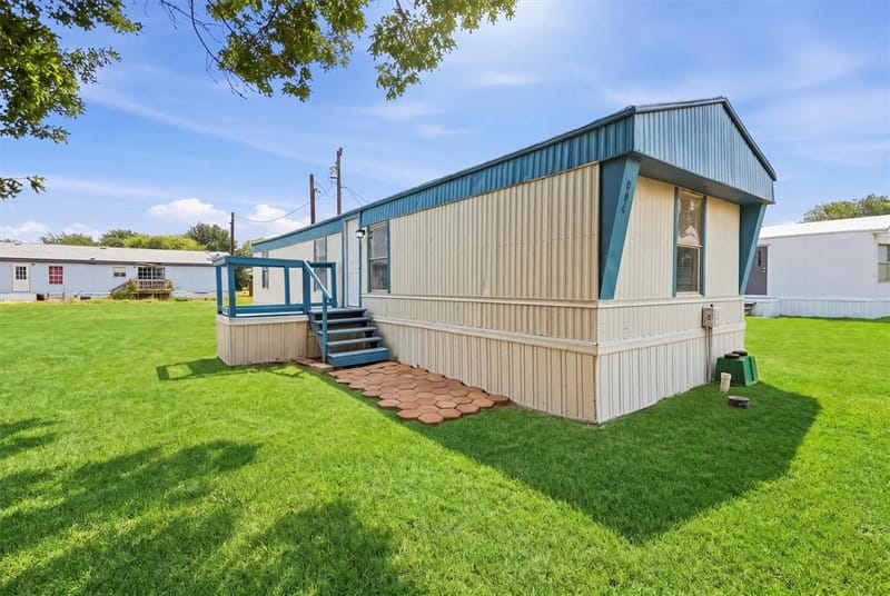 904 Flamingo Road, Granbury TX 76049