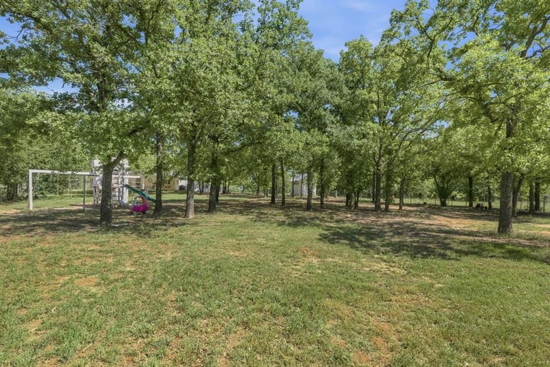 2055 County Road 1370, Alvord TX 76225 - Photo 23