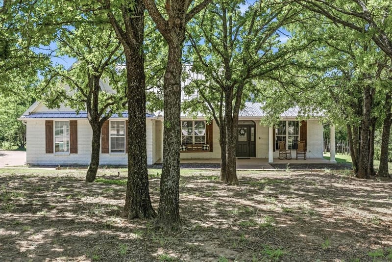 2055 County Road 1370, Alvord TX 76225
