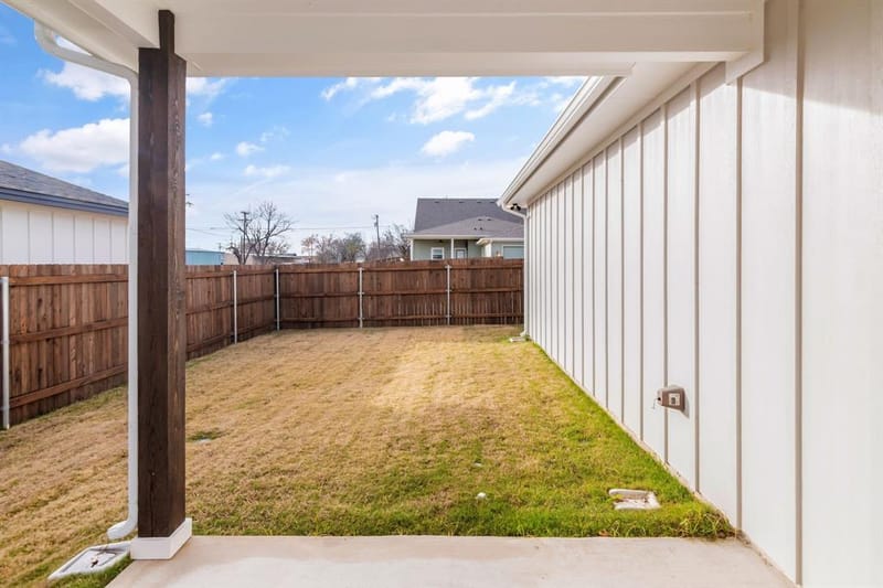 205 W 7th Street, Justin TX 76247 - Photo 34