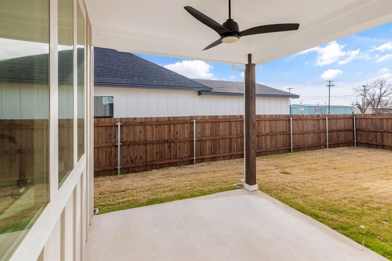 205 W 7th Street, Justin TX 76247 - Photo 38
