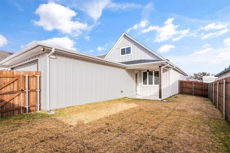 205 W 7th Street, Justin TX 76247 - Photo 35