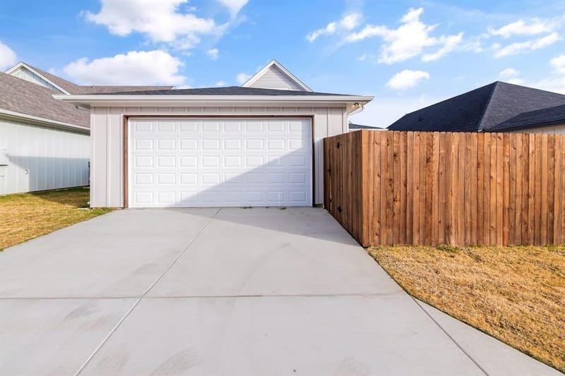 205 W 7th Street, Justin TX 76247 - Photo 39