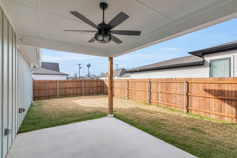 207 W 7th Street, Justin TX 76247 - Photo 39