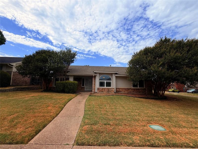 301 Hillside Court, Garland TX 75043
