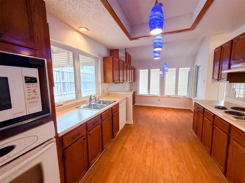 301 Hillside Court, Garland TX 75043 - Photo 9