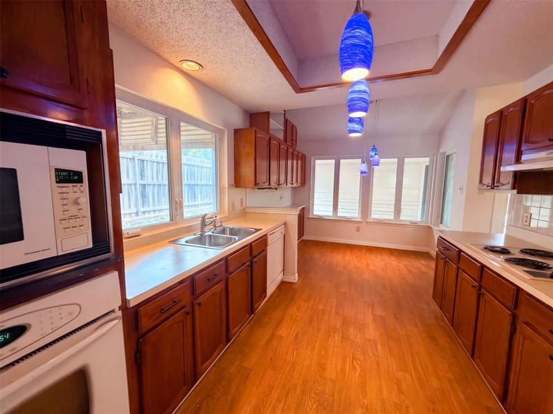 301 Hillside Court, Garland TX 75043 - Photo 10
