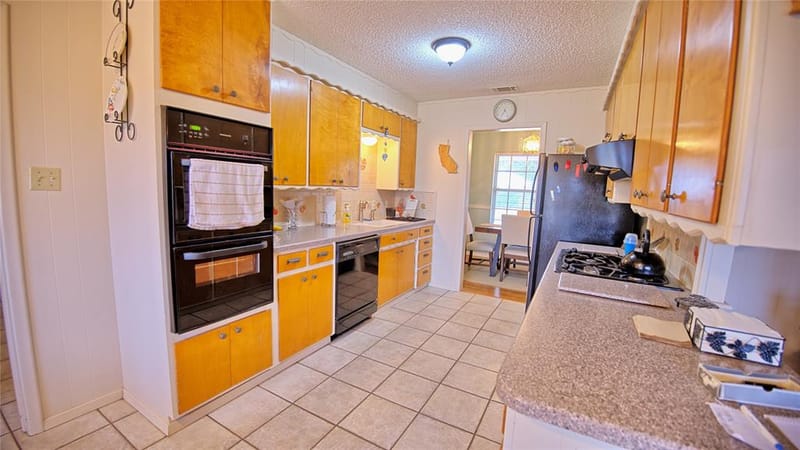 437 Jakes Road, Bowie TX 76230 - Photo 6