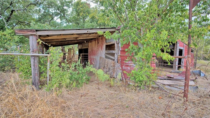437 Jakes Road, Bowie TX 76230 - Photo 20